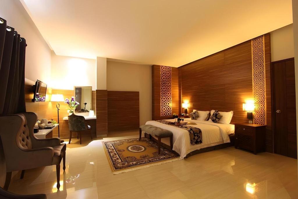 Grand Amira Hotel Solo, Azana Hotels Collection Exterior photo